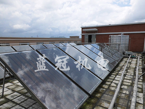 平板太阳能热水器工程夏天加热分分钟 并且是串联原理一块漏水其它平板太阳能热水器不受影响
