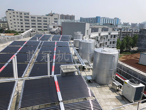 蓝冠机电洋鑫酒店热水工程 太阳能热水工程与空气能热水工程组合