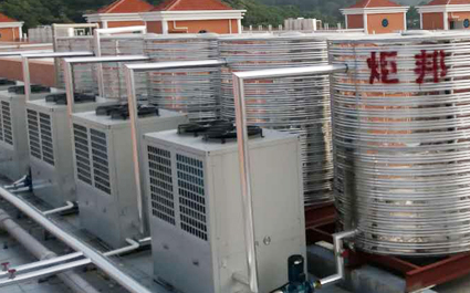 空气能热水工程管道及主机空气能热水器