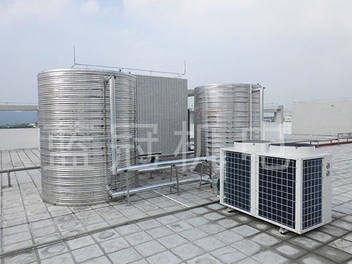 工厂热水工程：1台10P空气能热水器和2个5吨水箱